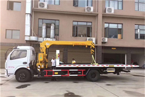 湘桥附近汽车轮胎更换